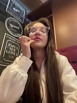 Snapshot of Holly_Molii chatting on December 14, 5:18 am Holly Molii online show from December 14, 5:18 am