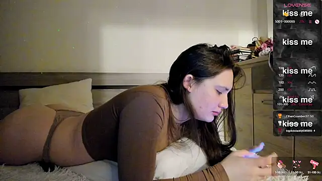 Snapshot of Holly_Molii chatting on February 23, 2:35 pm Holly Molii online show from February 23, 2:35 pm