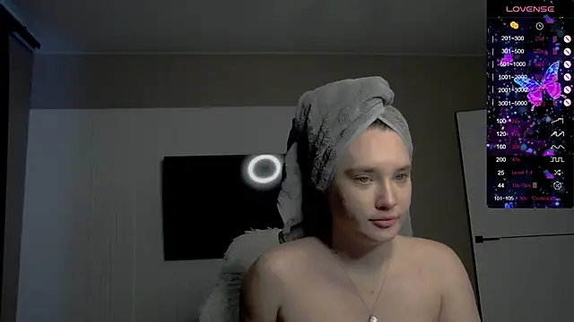 Snapshot of Holly_Molii chatting on November 26, 6:14 am Holly Molii online show from November 26, 6:14 am