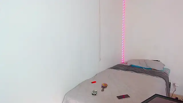 Snapshot of ChristinaSaphier chatting on February 7, 4:14 pm ChristinaSaphier online show from February 7, 4:14 pm