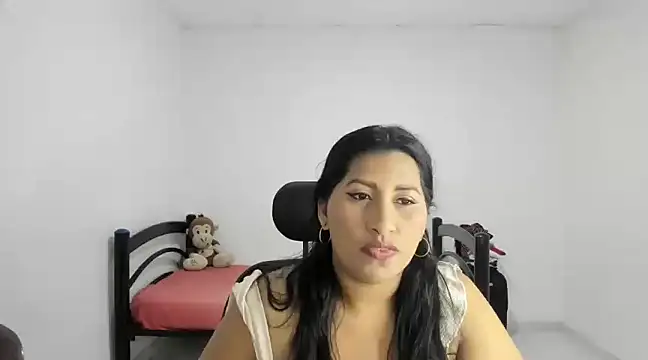 Snapshot of nikol_sexy39 chatting on February 15, 12:04 am nikol sexy39 online show from February 15, 12:04 am