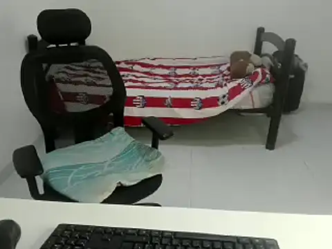 Snapshot of nikol_sexy39 chatting on February 18, 4:26 pm nikol sexy39 online show from February 18, 4:26 pm