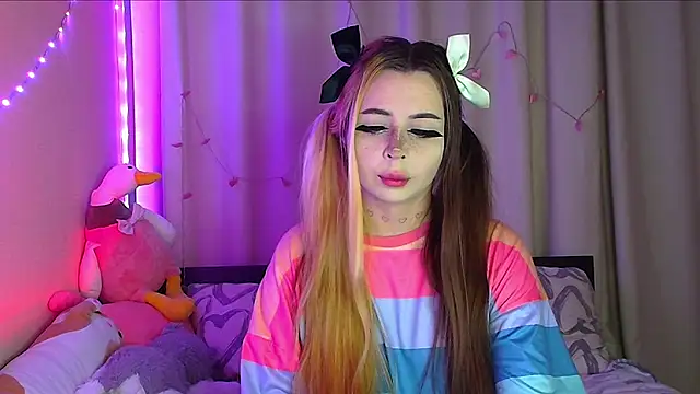 Snapshot of suemeow chatting on February 24, 1:24 am suemeow online show from February 24, 1:24 am