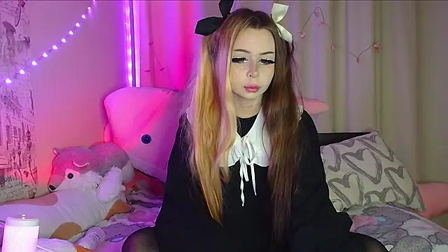 Snapshot of suemeow chatting on March 15, 12:47 am suemeow online show from March 15, 12:47 am