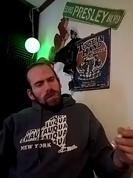 Snapshot of RobStrokes215 chatting on December 21, 2:04 pm RobStrokes215 online show from December 21, 2:04 pm