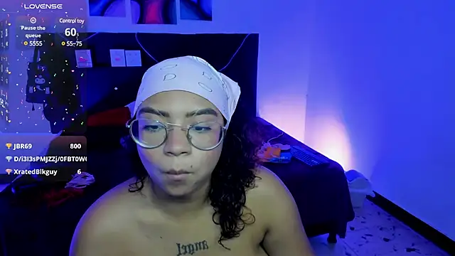 Snapshot of im_angels77 chatting on February 23, 2:40 am im angels77 online show from February 23, 2:40 am