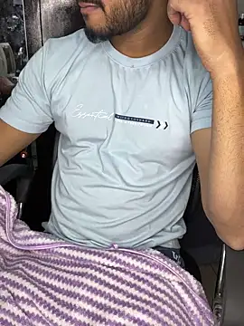 Snapshot of sexyboy09 chatting on December 22, 6:26 pm sexyboy09 online show from December 22, 6:26 pm