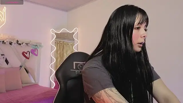 Snapshot of hina_tay chatting on November 6, 3:18 am hina tay online show from November 6, 3:18 am