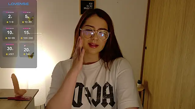 Snapshot of Rachel_t_ chatting on October 1, 10:27 pm Rachel t online show from October 1, 10:27 pm