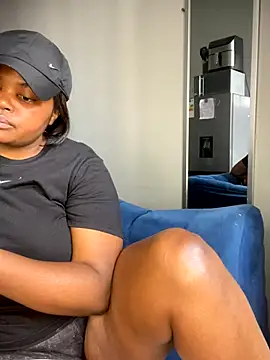 Snapshot of Curveysinaa chatting on November 13, 12:15 pm Curveysinaa online show from November 13, 12:15 pm