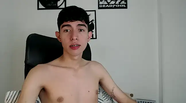 Snapshot of Andy_hot19 chatting on December 18, 2:32 am Andy hot19 online show from December 18, 2:32 am