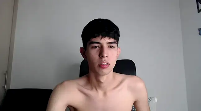 Snapshot of Andy_hot19 chatting on January 21, 12:36 am Andy hot19 online show from January 21, 12:36 am