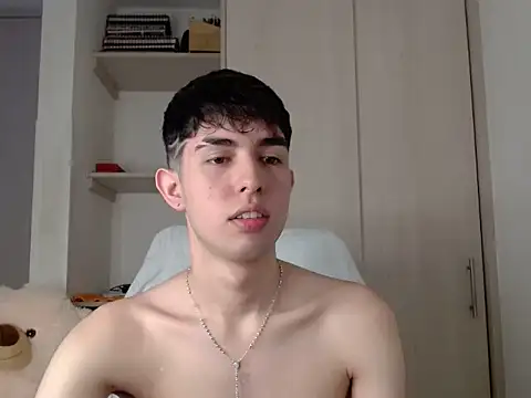 Snapshot of Andy_hot19 chatting on October 10, 8:19 pm Andy hot19 online show from October 10, 8:19 pm