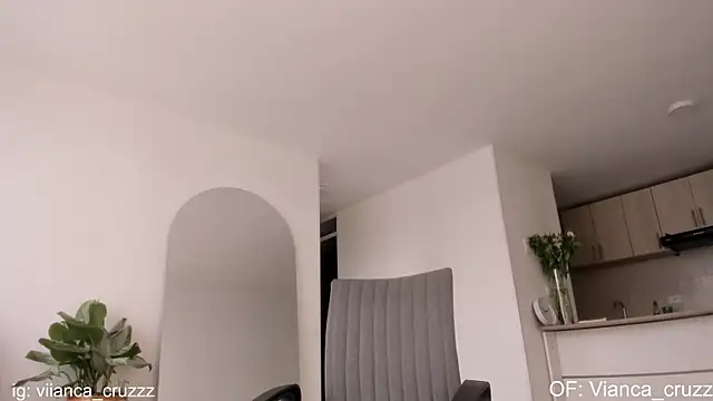 Snapshot of vianca_cruzz chatting on January 30, 6:32 pm vianca cruzz online show from January 30, 6:32 pm