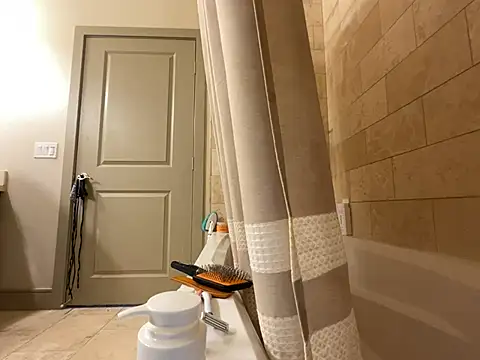 Snapshot of GoddessNih chatting on December 14, 8:18 pm GoddessNih online show from December 14, 8:18 pm