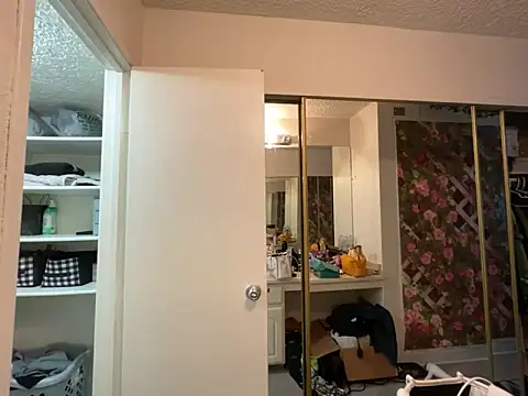 Snapshot of GoddessNih chatting on October 25, 4:24 pm GoddessNih online show from October 25, 4:24 pm