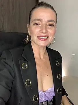 Liloo8923 online show from January 15, 1:10 am