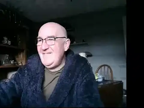 Snapshot of Adamdaddybear chatting on December 12, 9:08 am Adamdaddybear online show from December 12, 9:08 am