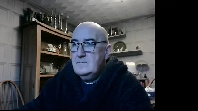 Snapshot of Adamdaddybear chatting on January 6, 8:24 am Adamdaddybear online show from January 6, 8:24 am