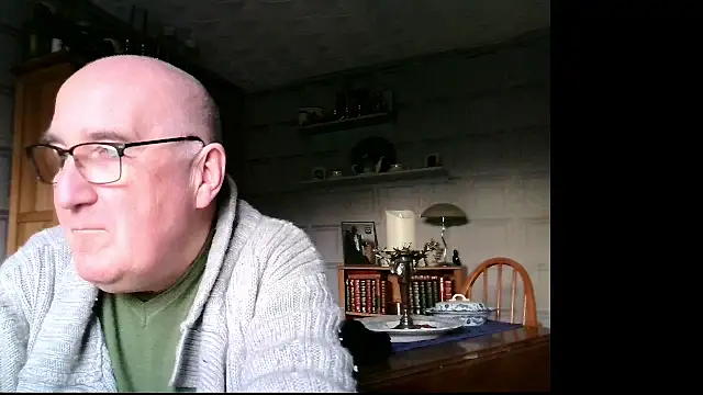 Snapshot of Adamdaddybear chatting on January 6, 3:19 pm Adamdaddybear online show from January 6, 3:19 pm