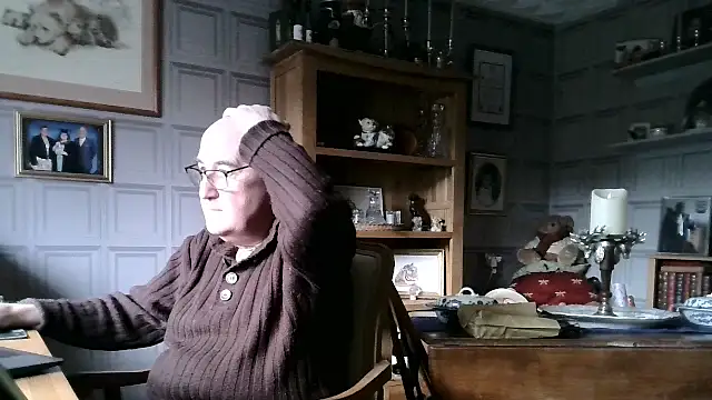 Snapshot of Adamdaddybear chatting on January 19, 2:06 pm Adamdaddybear online show from January 19, 2:06 pm