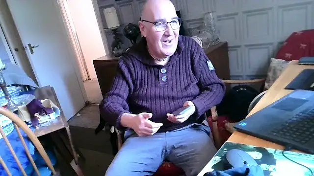 Snapshot of Adamdaddybear chatting on February 6, 2:04 pm Adamdaddybear online show from February 6, 2:04 pm