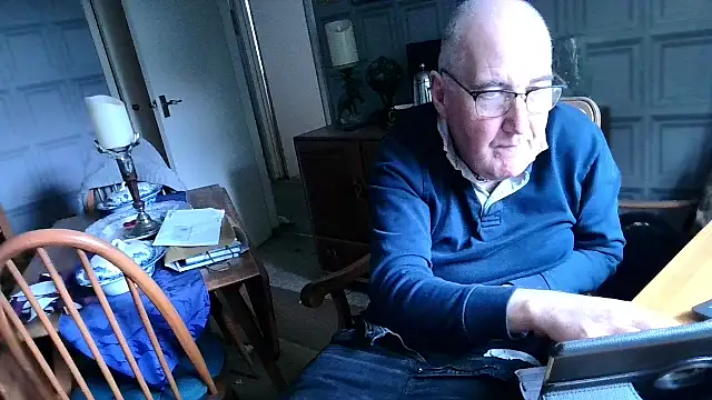 Snapshot of Adamdaddybear chatting on February 14, 1:08 pm Adamdaddybear online show from February 14, 1:08 pm