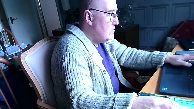 Snapshot of Adamdaddybear chatting on February 18, 1:55 pm Adamdaddybear online show from February 18, 1:55 pm