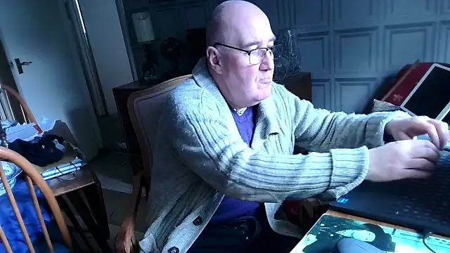 Snapshot of Adamdaddybear chatting on February 19, 12:22 pm Adamdaddybear online show from February 19, 12:22 pm