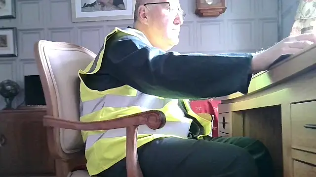 Snapshot of Adamdaddybear chatting on February 26, 1:41 pm Adamdaddybear online show from February 26, 1:41 pm