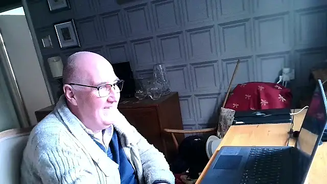 Snapshot of Adamdaddybear chatting on March 6, 1:14 pm Adamdaddybear online show from March 6, 1:14 pm