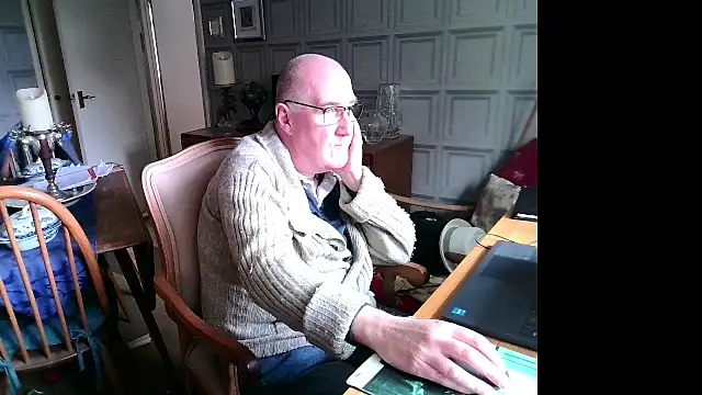 Snapshot of Adamdaddybear chatting on March 17, 2:23 pm Adamdaddybear online show from March 17, 2:23 pm