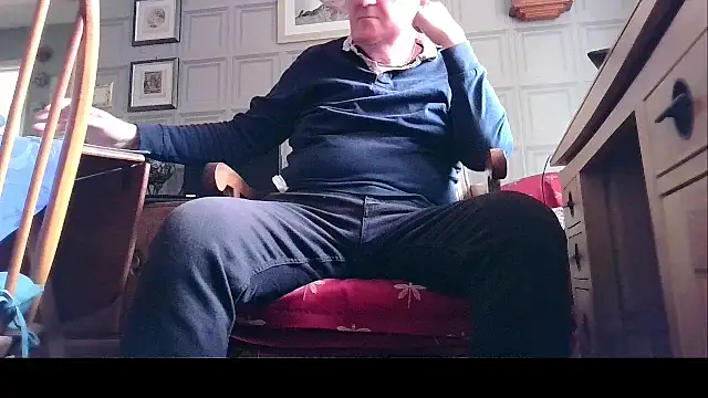 Snapshot of Adamdaddybear chatting on March 22, 2:36 pm Adamdaddybear online show from March 22, 2:36 pm