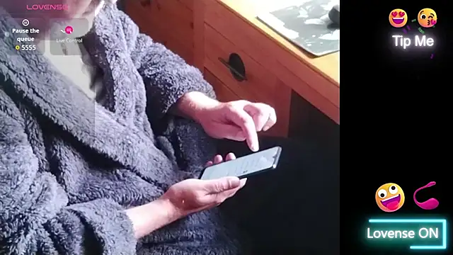 Snapshot of Adamdaddybear chatting on September 13, 8:25 am Adamdaddybear online show from September 13, 8:25 am