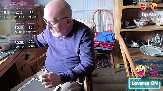 Snapshot of Adamdaddybear chatting on September 16, 12:50 pm Adamdaddybear online show from September 16, 12:50 pm