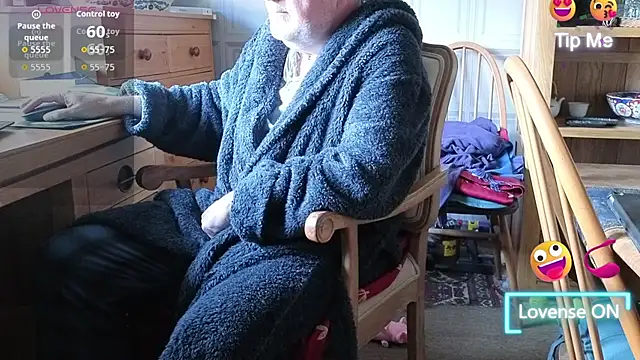 Snapshot of Adamdaddybear chatting on September 22, 7:32 am Adamdaddybear online show from September 22, 7:32 am