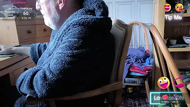 Snapshot of Adamdaddybear chatting on September 25, 7:34 am Adamdaddybear online show from September 25, 7:34 am