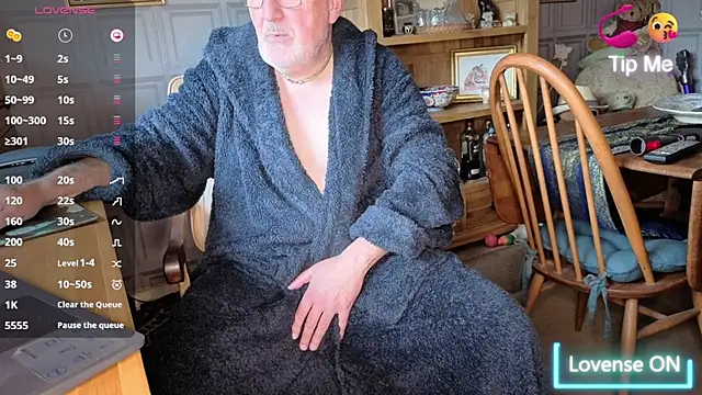 Adamdaddybear online show from October 22, 7:41 am