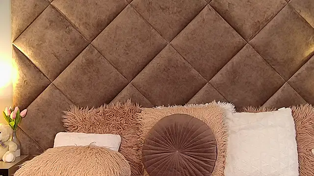 JaquelineM online show from March 14, 5:05 am