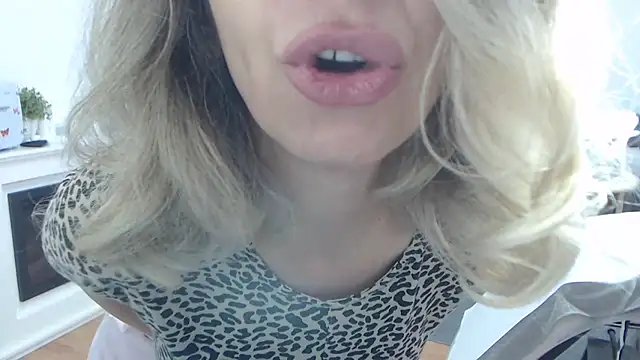 SukyGirl online show from March 7, 9:51 am