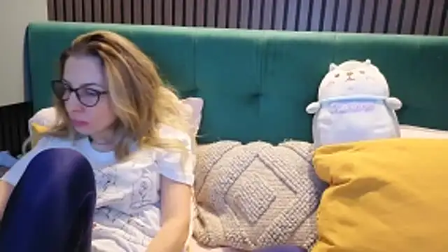 SukyGirl online show from April 4, 8:01 am