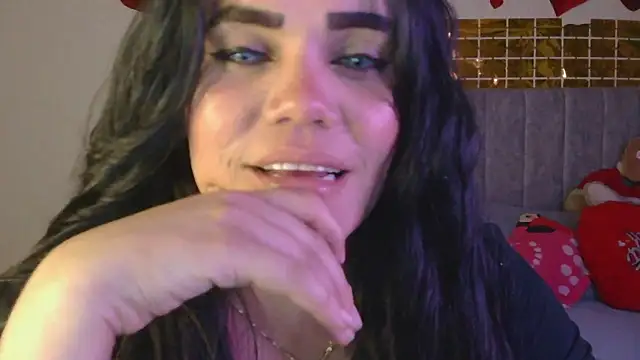 Snapshot of blue_angel33 chatting on March 7, 2:04 am blue angel33 online show from March 7, 2:04 am