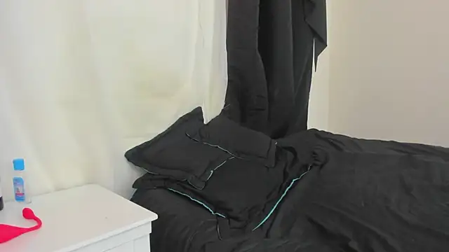 lindacastro02 online show from December 6, 1:55 pm