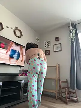 Snapshot of Sweetleeahxx chatting on January 24, 2:30 pm Sweetleeahxx online show from January 24, 2:30 pm