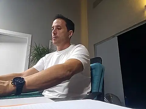 Snapshot of Lucas___81 chatting on November 3, 7:59 pm Lucas 81 online show from November 3, 7:59 pm