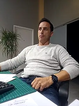 Snapshot of Lucas___81 chatting on November 6, 7:48 pm Lucas 81 online show from November 6, 7:48 pm