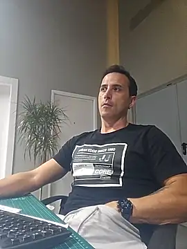 Snapshot of Lucas___81 chatting on November 12, 7:35 pm Lucas 81 online show from November 12, 7:35 pm