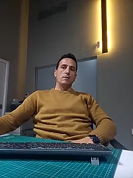 Snapshot of Lucas___81 chatting on December 2, 7:53 pm Lucas 81 online show from December 2, 7:53 pm