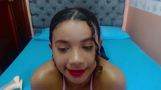 Snapshot of Angelica_Blue chatting on December 21, 1:15 am Angelica Blue online show from December 21, 1:15 am