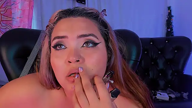 Snapshot of Agatha_humidity chatting on February 10, 9:36 pm Agatha humidity online show from February 10, 9:36 pm
